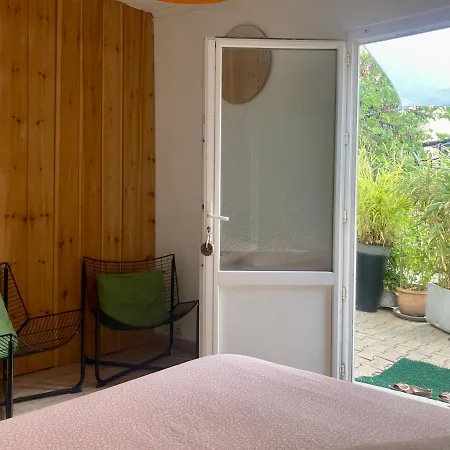 Maisonnette 300m Appartement *